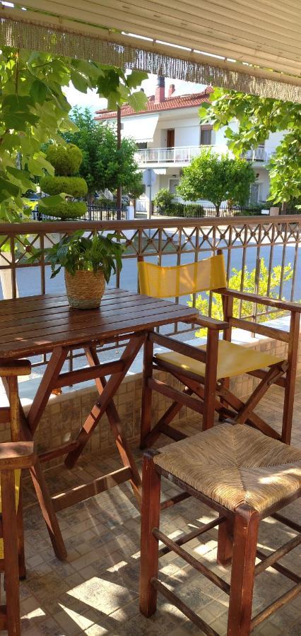 Xenia Palace Luxury Apartments เนอาวรัสนา ภายนอก รูปภาพ