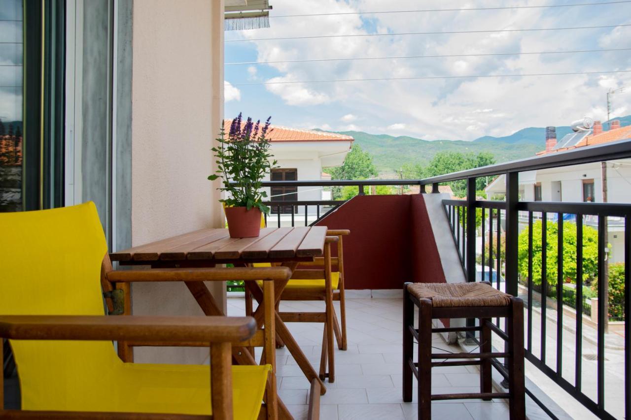 Xenia Palace Luxury Apartments เนอาวรัสนา ภายนอก รูปภาพ