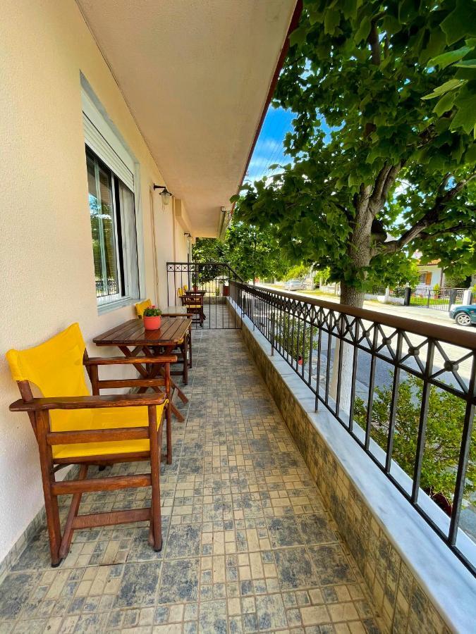 Xenia Palace Luxury Apartments เนอาวรัสนา ภายนอก รูปภาพ