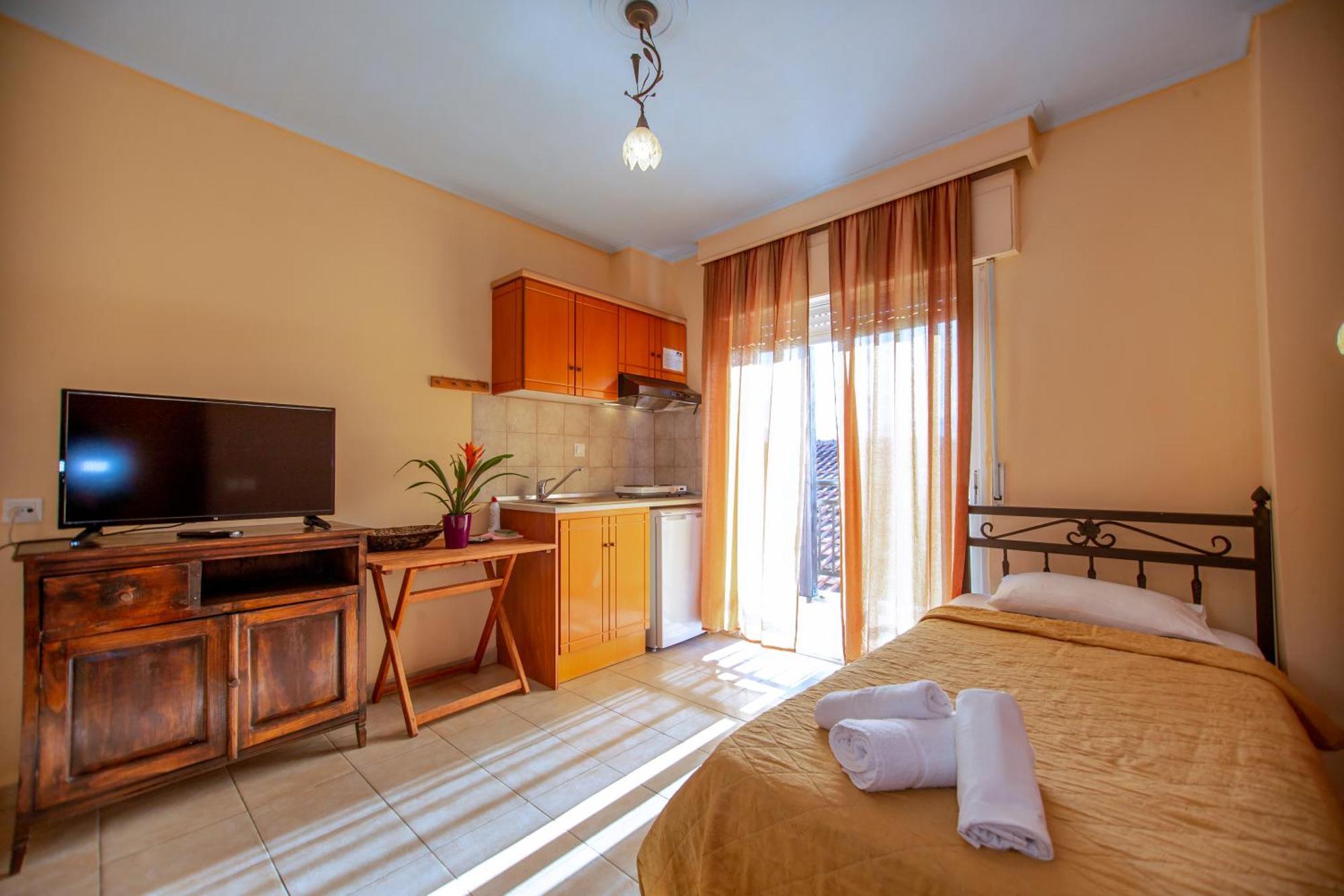 Xenia Palace Luxury Apartments เนอาวรัสนา ภายนอก รูปภาพ