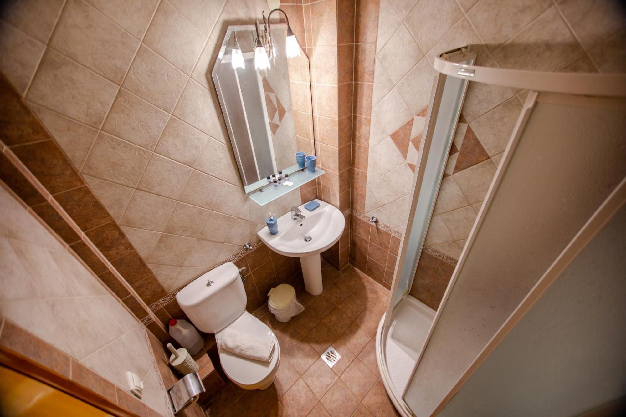 Xenia Palace Luxury Apartments เนอาวรัสนา ภายนอก รูปภาพ