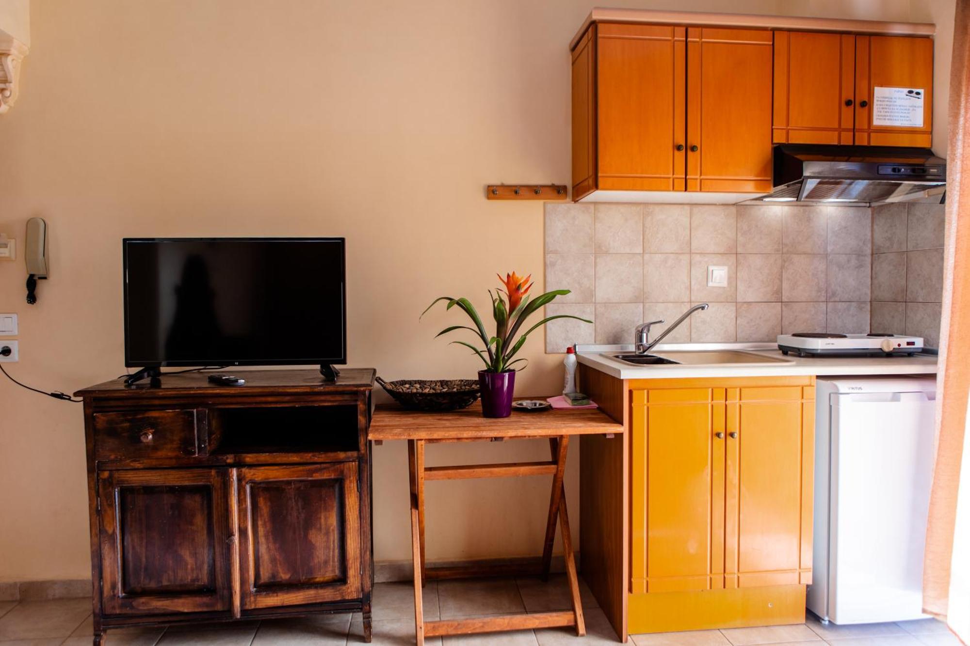 Xenia Palace Luxury Apartments เนอาวรัสนา ภายนอก รูปภาพ