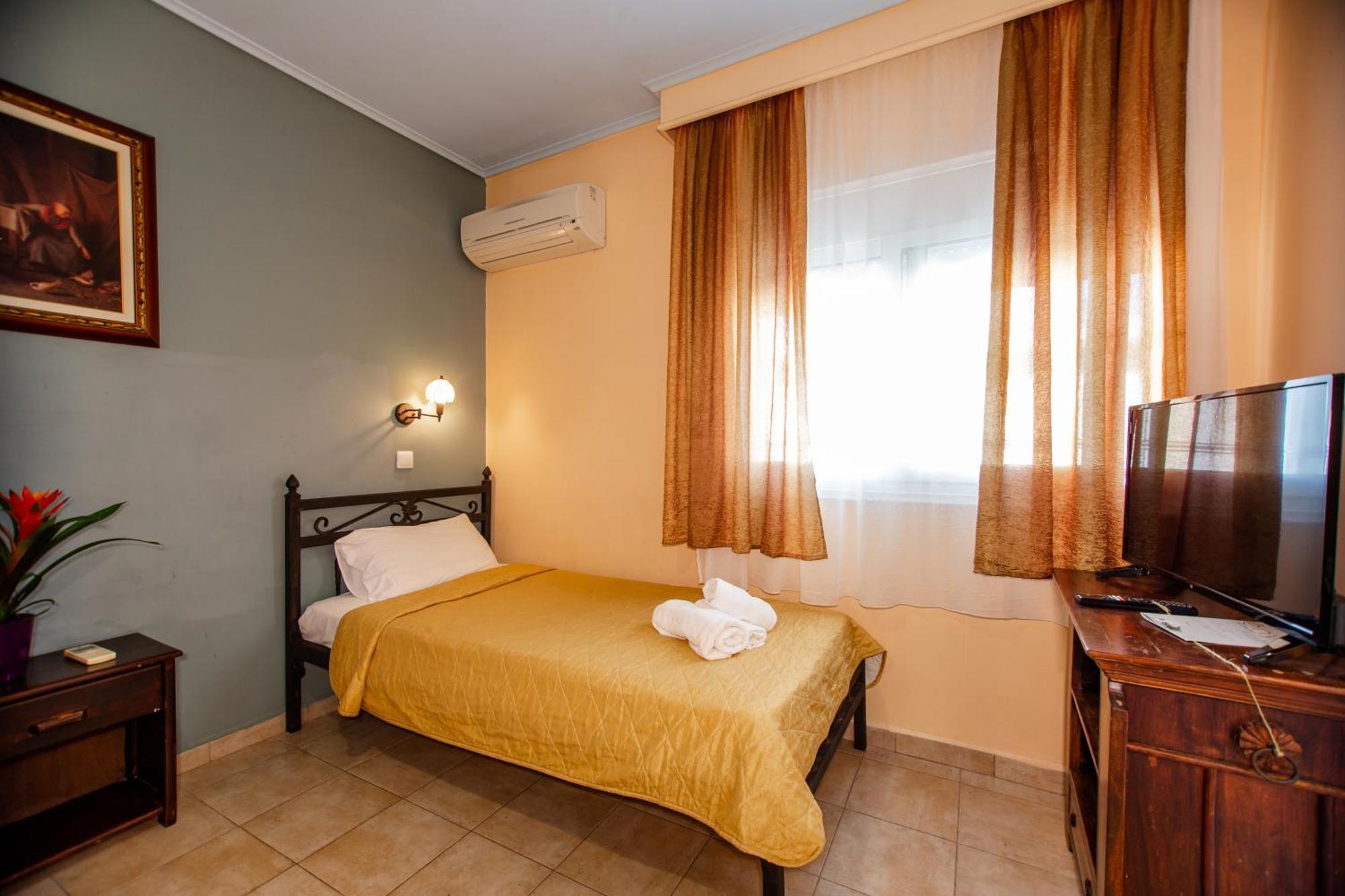 Xenia Palace Luxury Apartments เนอาวรัสนา ภายนอก รูปภาพ