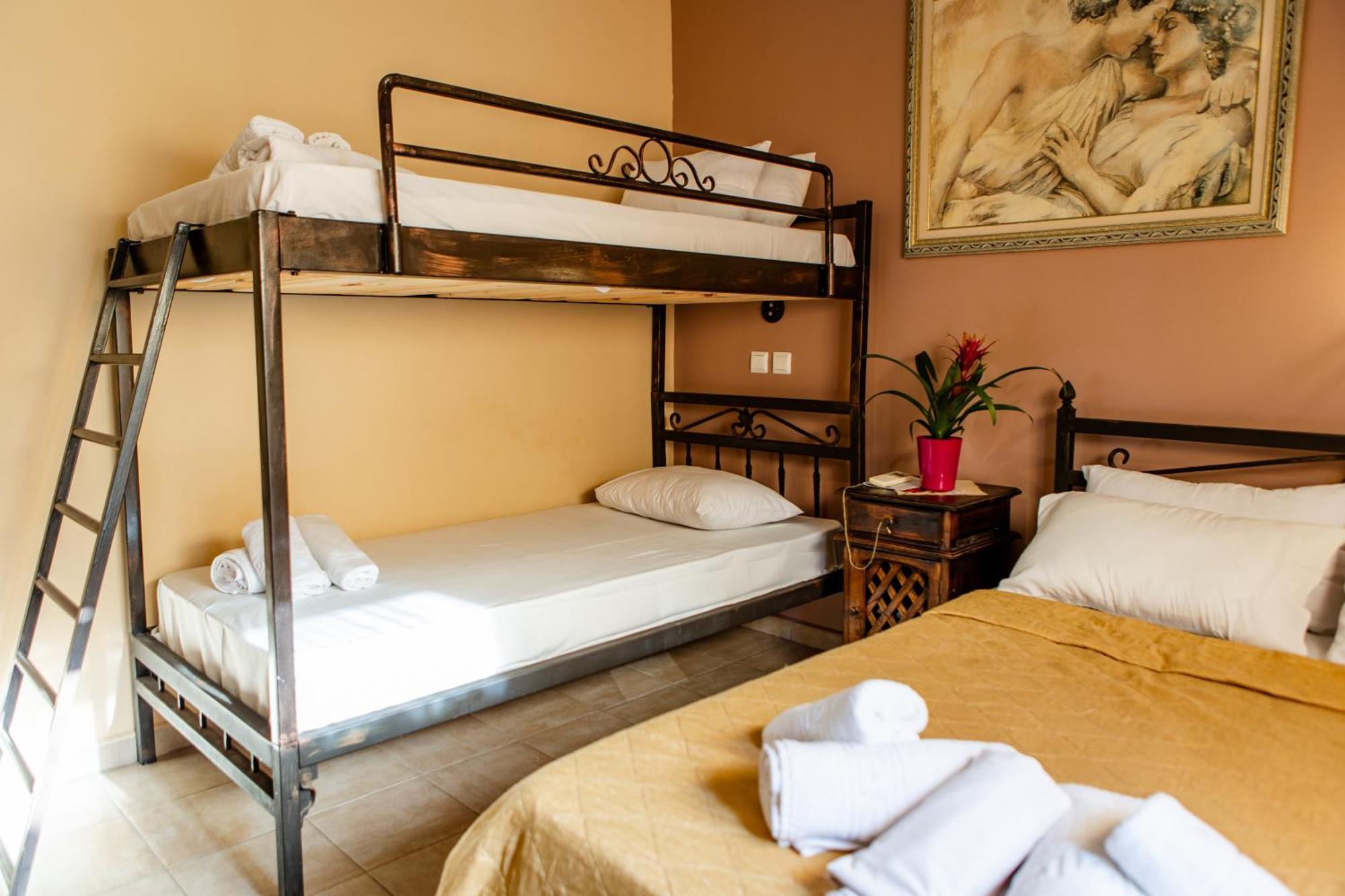 Xenia Palace Luxury Apartments เนอาวรัสนา ภายนอก รูปภาพ