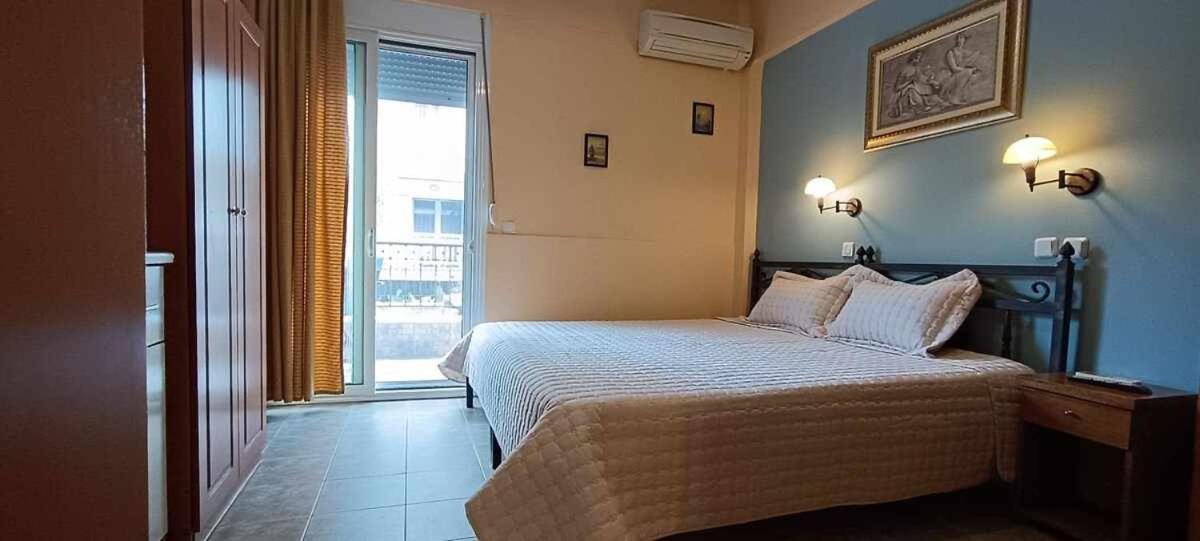 Xenia Palace Luxury Apartments เนอาวรัสนา ภายนอก รูปภาพ