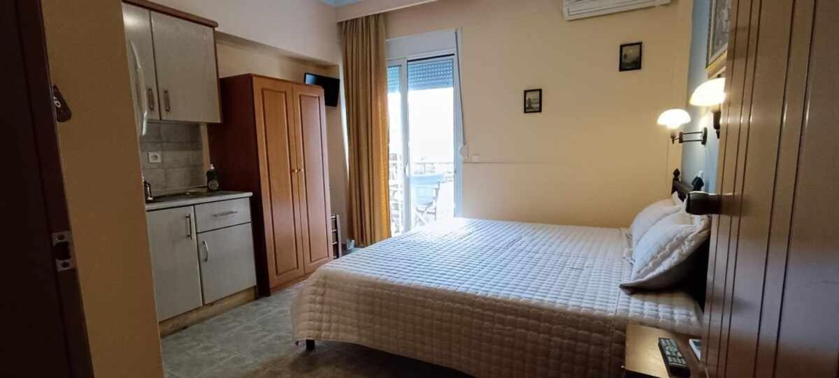 Xenia Palace Luxury Apartments เนอาวรัสนา ภายนอก รูปภาพ